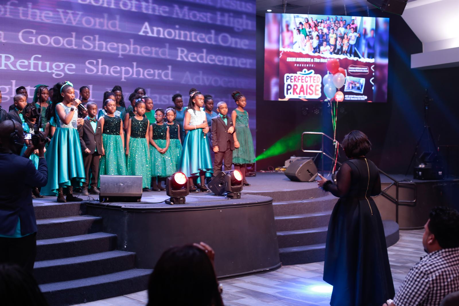 The choir in full flight